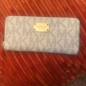 Michael Michael Kors Jet Set Continental Full Zip Monogram Wallet in Vanilla